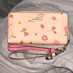 NEW without tags coach clutch!